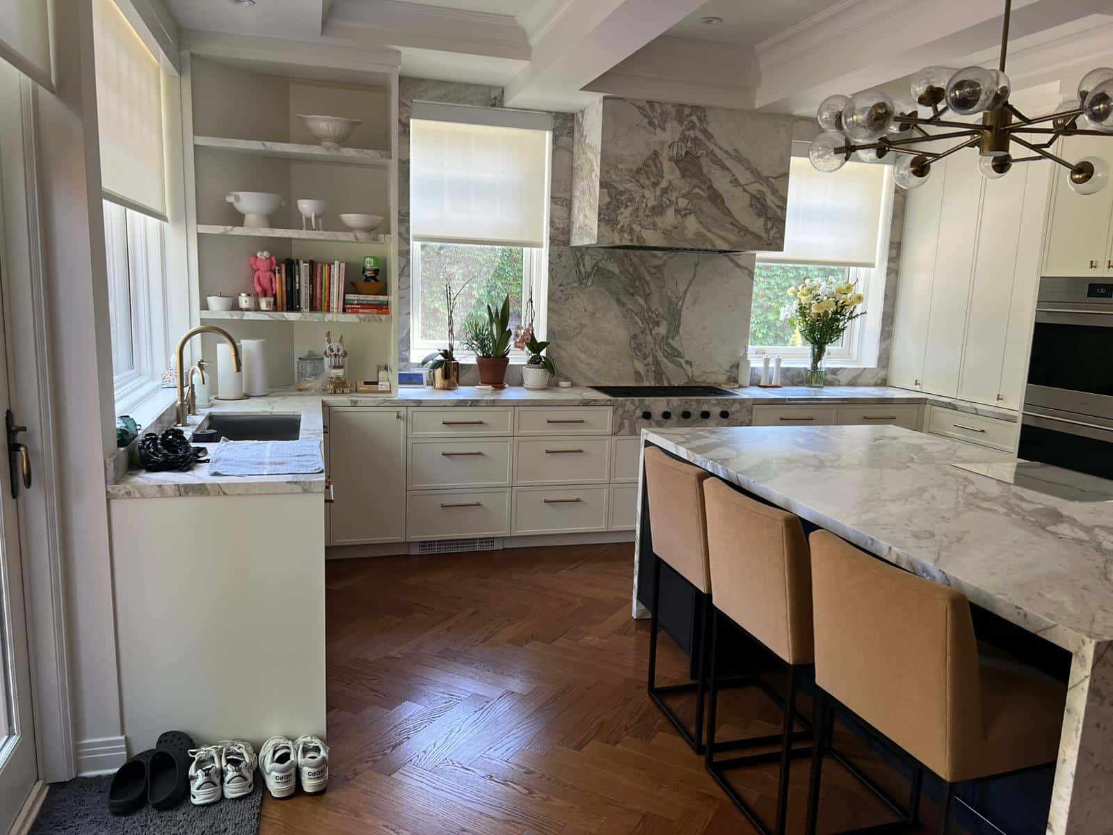 cuisine mdf blanc quarzite réalisée par Nael Construction